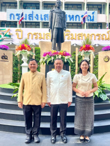 พิธีสักการะสิ่งศักดิ์สิทธิ์ประจำกรมส่งเสริมสหกรณ์และทำบุญถวายภัตตาหารแด่พระภิกษุสงฆ์ เนื่องในวันคล้ายวันสถาปนากรมส่งเสริมสหกรณ์ ครบรอบ 54 ปี ... พารามิเตอร์รูปภาพ 1